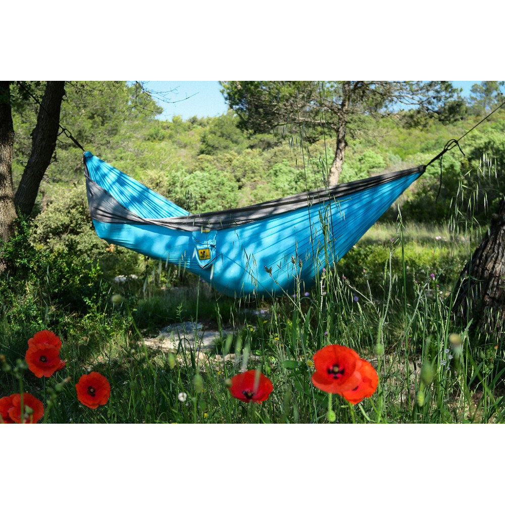 Hamac double toile de parachute Bee Lazy bleu clair et gris - Modèle Electric Sky