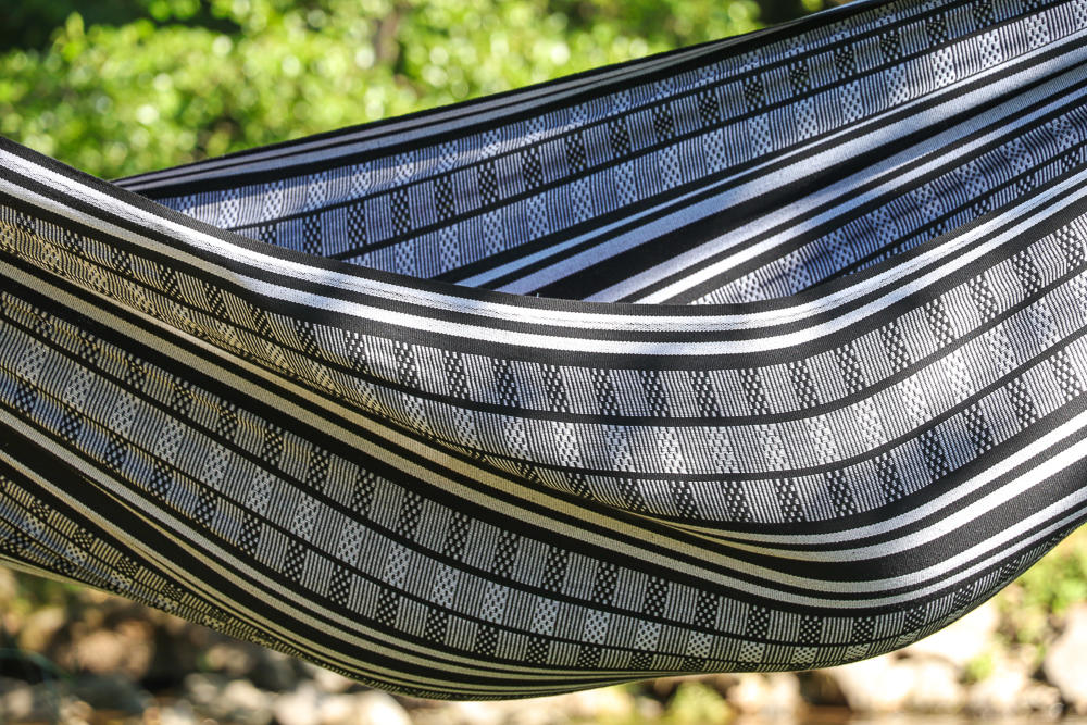 Hamac solo Carthagène Negra en coton écologique noir et blanc, 140 cm